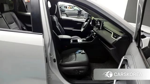 Toyota RAV4 5th Generation 2023 Белый из Кореи, фото 2