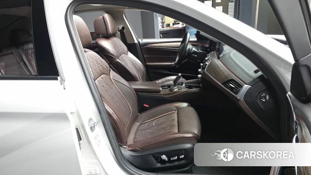 BMW 5 Series (G30) 2019 Белый из Кореи, фото 2