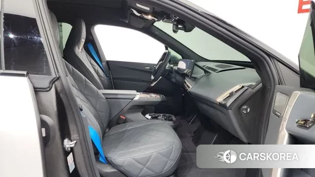 BMW iX 2023 Белый из Кореи, фото 2