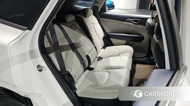 Kia Sportage 5th Generation Hybrid 2022 Белый из Кореи, фото 2