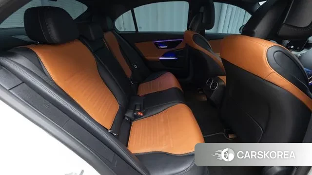 Mercedes-Benz C-Class W206 2022 Белый из Кореи, фото 2