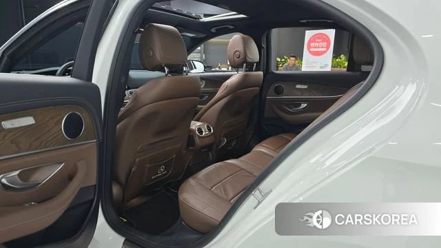 Mercedes-Benz E-Class W213 2021 Белый из Кореи, фото 2