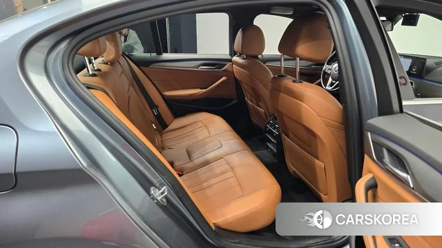 BMW 5 Series (G30) 2018 Серый из Кореи, фото 2