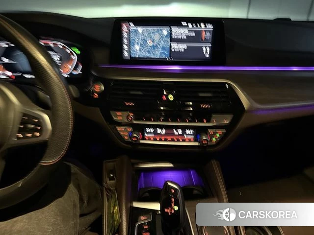 BMW 5 Series (G30) 2020 Белый из Кореи, фото 2