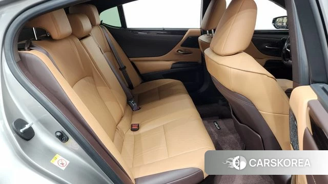 Lexus ES300h 7th generation 2019 Серебристо-серый из Кореи, фото 2