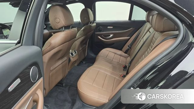 Mercedes-Benz E-Class W213 2023 Черный из Кореи, фото 2
