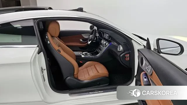 Mercedes-Benz C-Class W205 2021 Белый из Кореи, фото 2