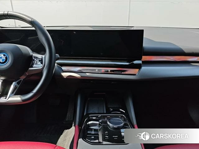 BMW i5 2025 Черный из Китая, фото 2