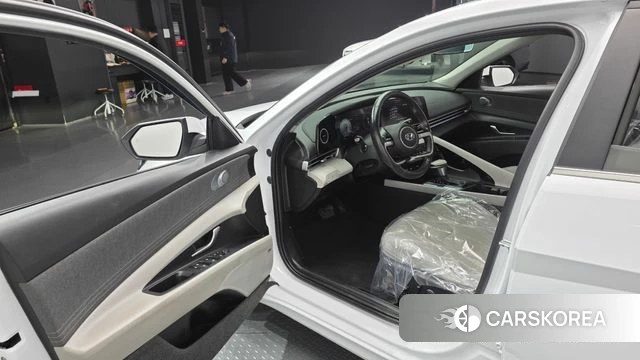 Hyundai Avante Hybrid (CN7) 2022 Белый из Кореи, фото 2