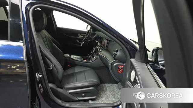 Mercedes-Benz E-Class W213 2022 Синий из Кореи, фото 2