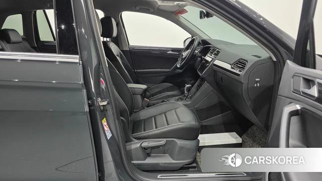 Volkswagen Tiguan second Generation 2021 Серый из Кореи, фото 2