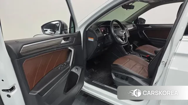 Volkswagen Tiguan Allspace 2022 Белый из Кореи, фото 2