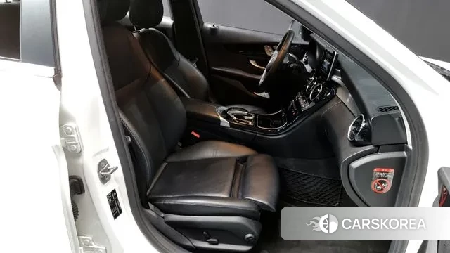 Mercedes-Benz C-Class W205 2018 Белый из Кореи, фото 2