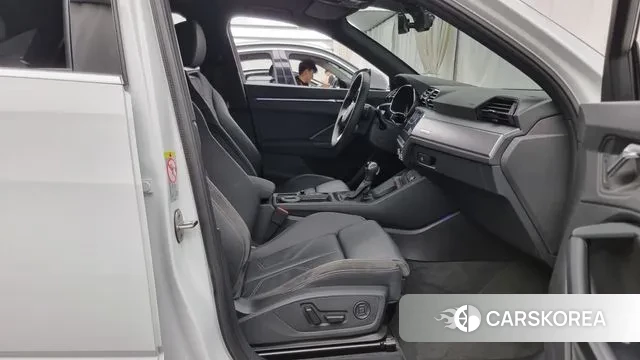 Audi Q3 (F3) 2022 Белый из Кореи, фото 2