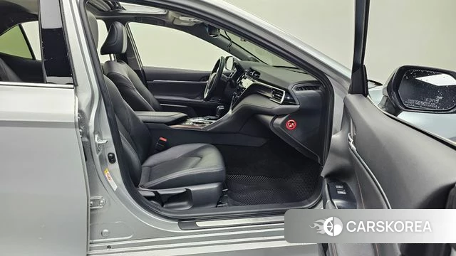 Toyota Camry (XV70) 2018 Серебряный из Кореи, фото 2