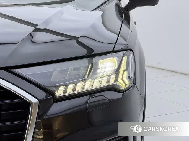 Audi Q7 2021 Черный из Китая, фото 2