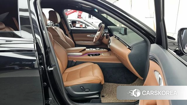 Genesis GV70 2023 Черный из Кореи, фото 2