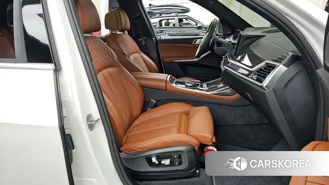 BMW X7 (G07) 2025 Белый из Кореи, фото 2