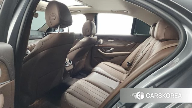 Mercedes-Benz E-Class W213 2018 Серый из Кореи, фото 2