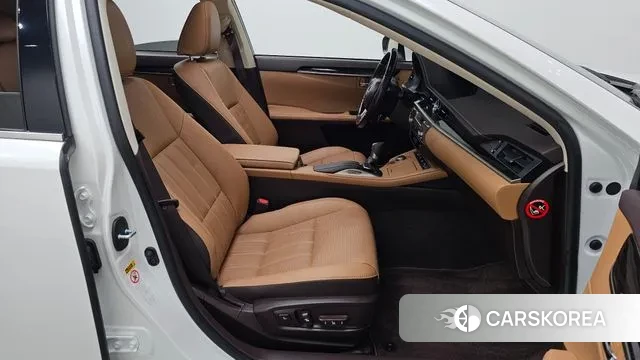 Lexus New ES300h 2018 Белый из Кореи, фото 2