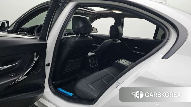 BMW 3 Series (F30) 2018 Белый из Кореи, фото 2