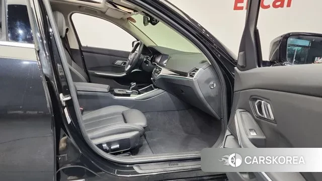 BMW 3 Series (G20) 2022 Черный из Кореи, фото 2