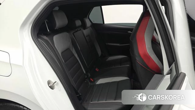 Volkswagen Golf 8th Generation 2024 Белый из Кореи, фото 2