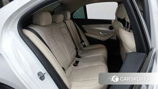 Mercedes-Benz E-Class W213 2018 Белый из Кореи, фото 2
