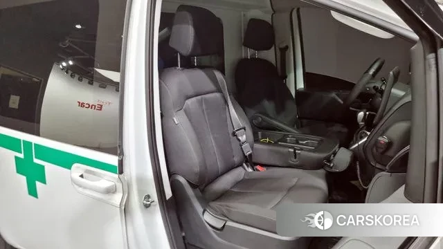 Hyundai Staria 2023 Белый из Кореи, фото 2