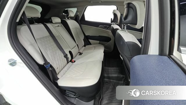 Kia Sportage 5th Generation Hybrid 2023 Белый из Кореи, фото 2