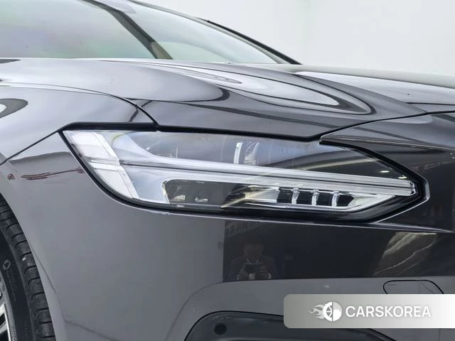 Volvo S90 2022 Темно-серый из Китая, фото 2