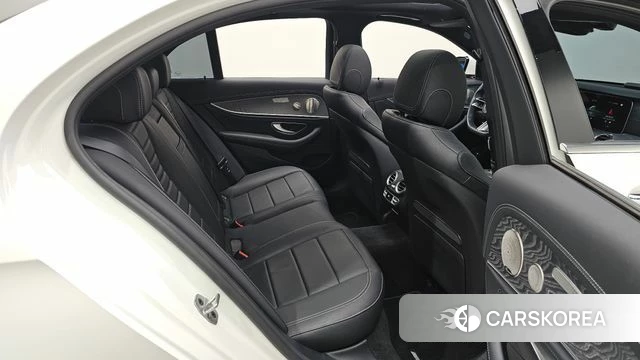 Mercedes-Benz E-Class W213 2022 Белый из Кореи, фото 2