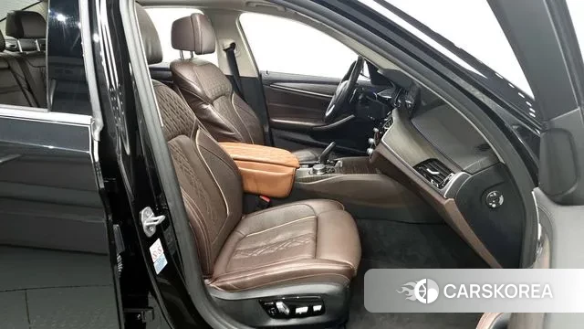 BMW 5 Series (G30) 2018 Черный из Кореи, фото 2