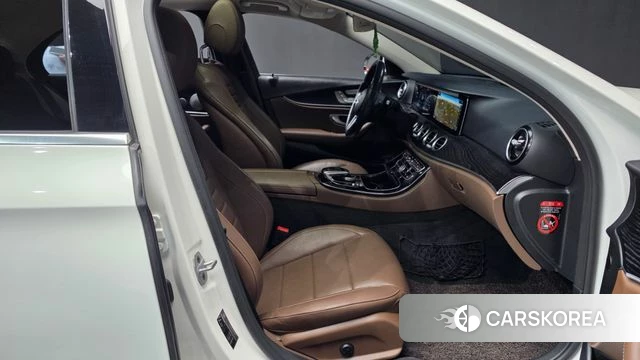 Mercedes-Benz E-Class W213 2019 Белый из Кореи, фото 2