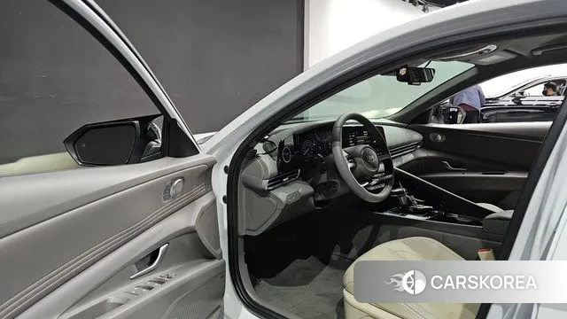 Hyundai The New Avante (CN7) 2024 Белый из Кореи, фото 2