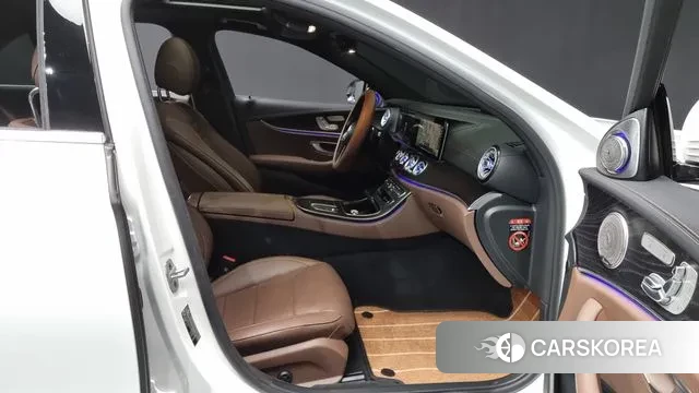 Mercedes-Benz E-Class W213 2023 Белый из Кореи, фото 2