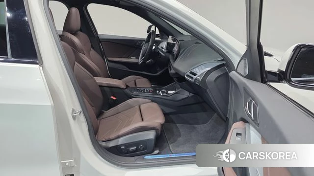 BMW 1 Series (F70) 2025 Белый из Кореи, фото 2