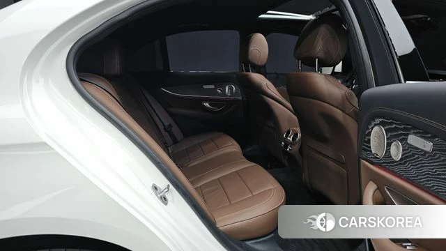 Mercedes-Benz E-Class W213 2023 Белый из Кореи, фото 2