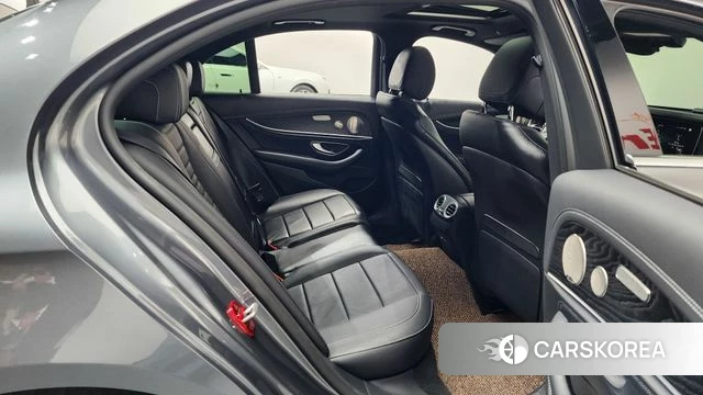 Mercedes-Benz E-Class W213 2022 Серый из Кореи, фото 2