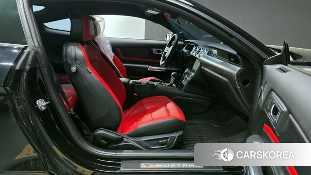 Ford Mustang 2021 Черный из Кореи, фото 2