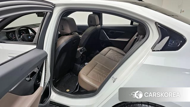 BMW 5 Series (G60) 2025 Белый из Кореи, фото 2