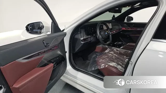 BMW 7 Series (G70) 2023 Белый из Кореи, фото 2