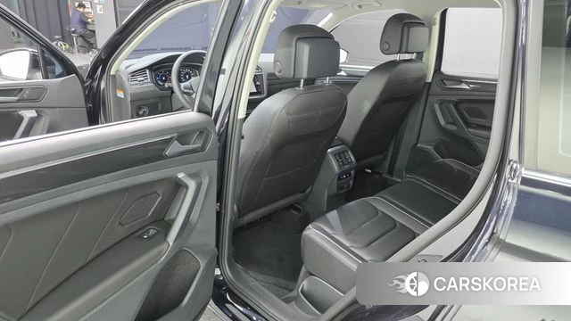 Volkswagen Tiguan second Generation 2022 Черный из Кореи, фото 2