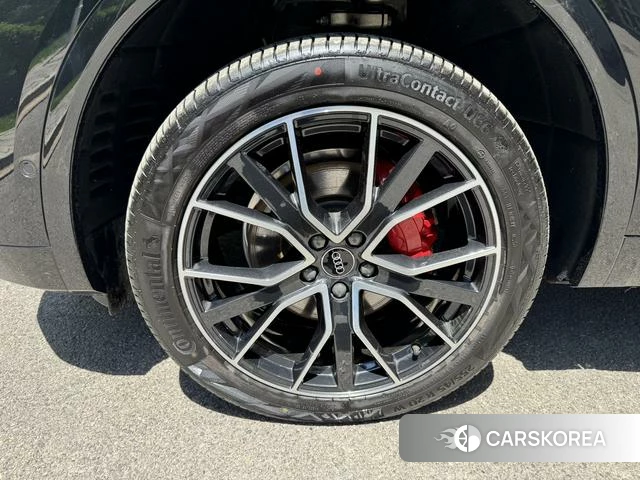 Audi Q5L 2025 Черный из Китая, фото 2