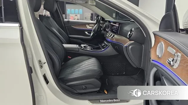 Mercedes-Benz E-Class W213 2020 Белый из Кореи, фото 2