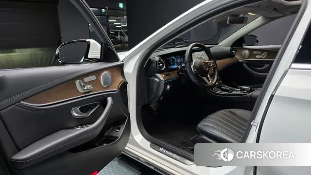Mercedes-Benz E-Class W213 2019 Белый из Кореи, фото 2
