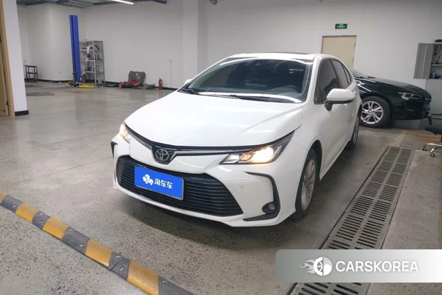 Toyota Corolla 2022 Белый из Китая, фото 2