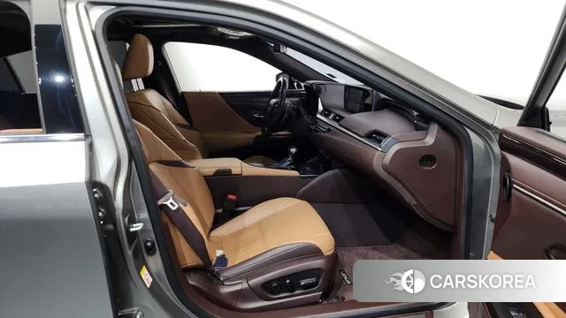 Lexus ES300h 7th generation 2019 Серебристо-серый из Кореи, фото 2