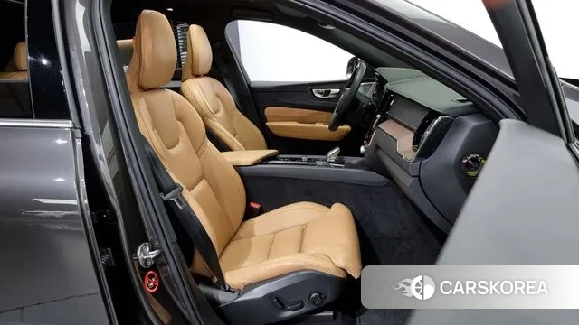 Volvo XC60 second Generation 2022 Серый из Кореи, фото 2