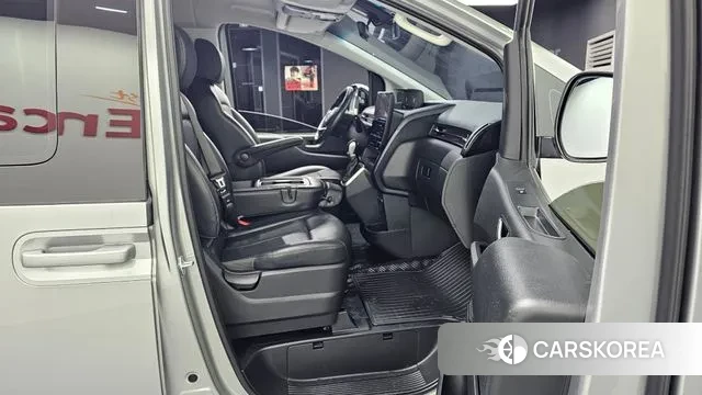 Hyundai Staria 2023 Серебряный из Кореи, фото 2